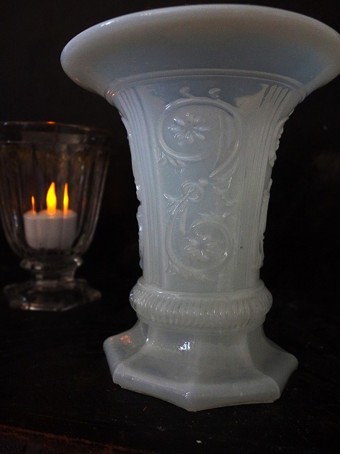 西洋アンティーク オパリンガラス・フラワーベース 花瓶 ／室内装飾