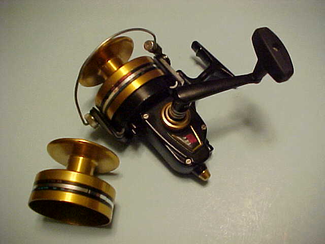 PENN SPINFISHER 9500SS SPINNING REEL WITH EXTRA SPOOL, PRE-OWNED