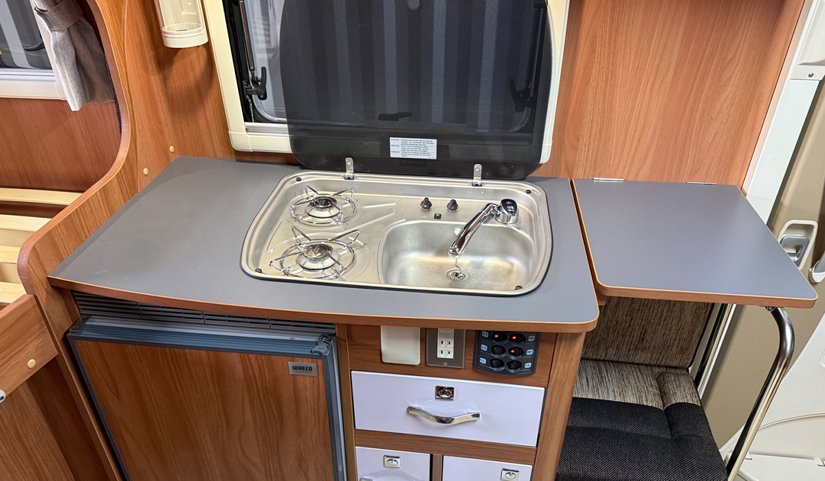 クレア 5.3x Premium Class｜キャンピングカーレンタル BicUp