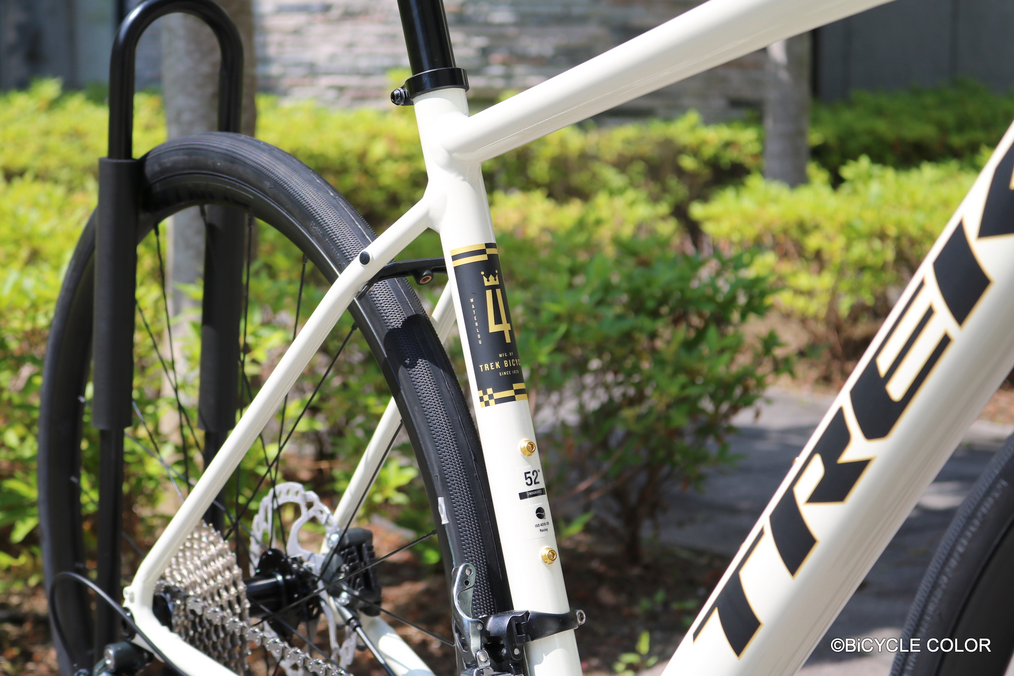 TREK DOMANE(ドマーネ) AL4 Gen4から、綺麗なEra White(エラホワイト