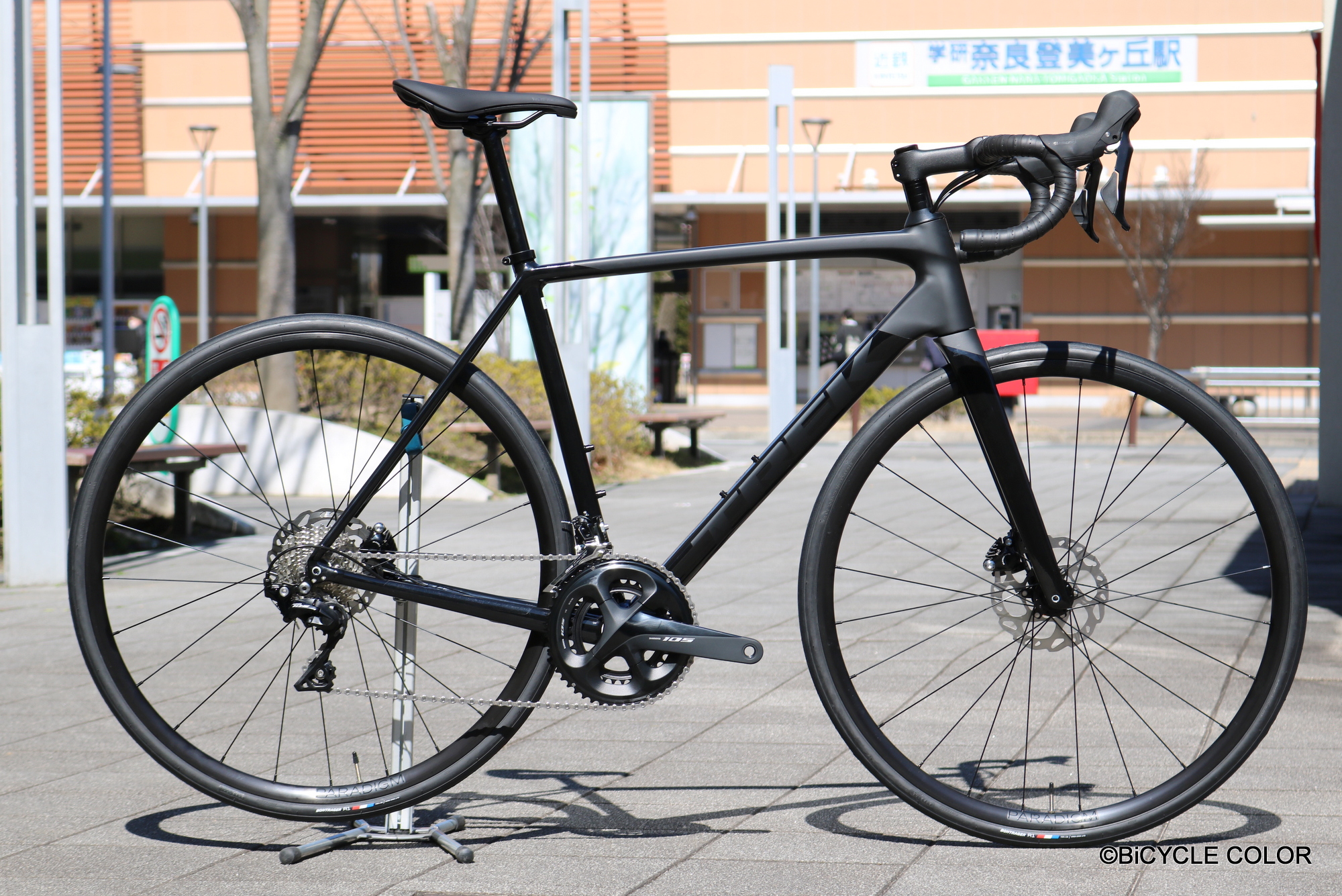 完売していたEMONDA(エモンダ) ALR5 2023年モデル、バイシクルカラーに