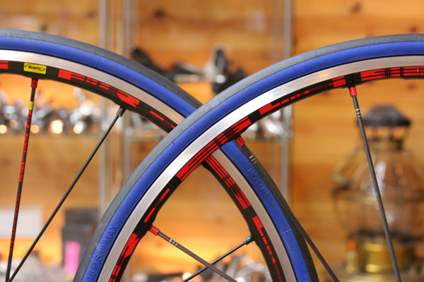 カーボンスポーク採用のアルミホイール MAVIC（マヴィック）R-SYS