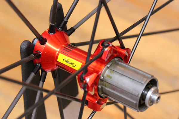 カーボンスポーク採用のアルミホイール MAVIC（マヴィック）R-SYS