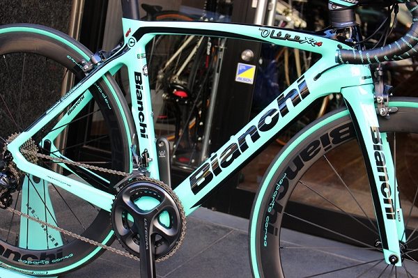 チェレステ好きのあなたへ。Bianchi ビアンキ Oltre XR4 チェレステ