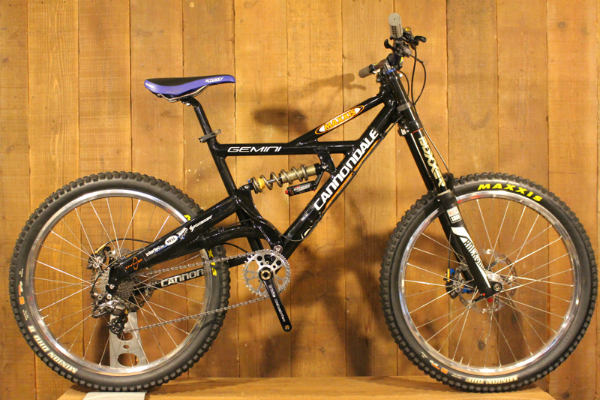 こだわりの希少な一台！CANNONDALE GEMINI MAXXISカラー ダウンヒル