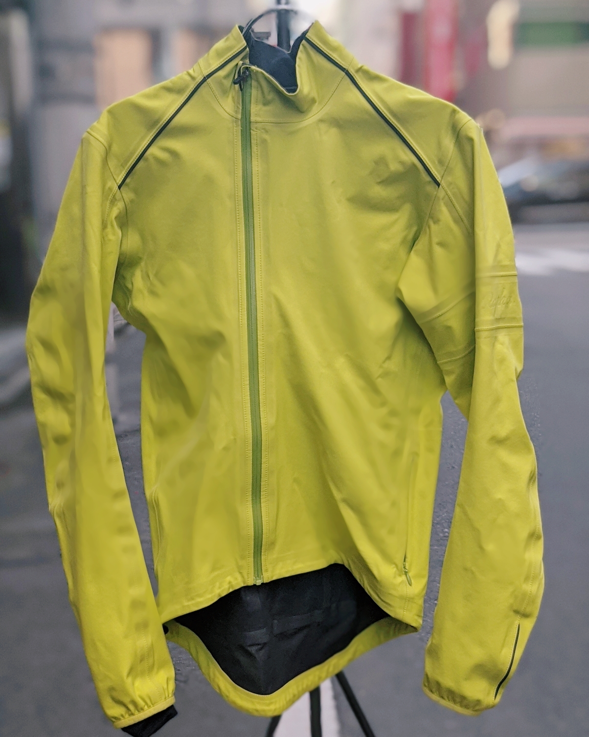 Raphaの冬ジャケット徹底比較 - ロードバイクを売るなら【ビチアモーレ】