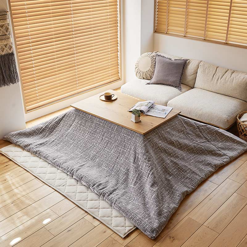 天板にオーク突板を使用！自然な木の質感がナチュラルなオールシーズン