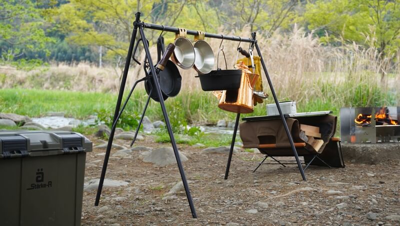 先行レビュー】え！大人が乗れるほど丈夫なハンガーラック | SINANO