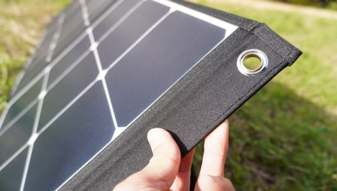 BLUETTI SP120 120Wのソーラーパネルをレビュー | 4つ折りのコンパクト