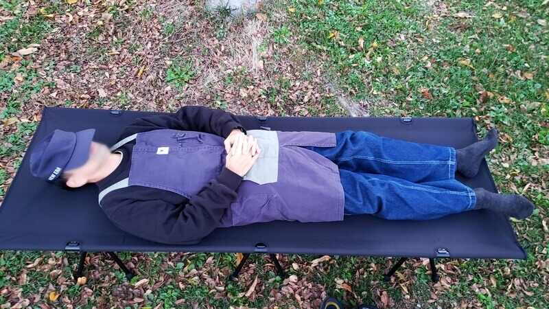 ブルックリン アウトドア カンパニーの2WAYコットは「ハリのある寝心地