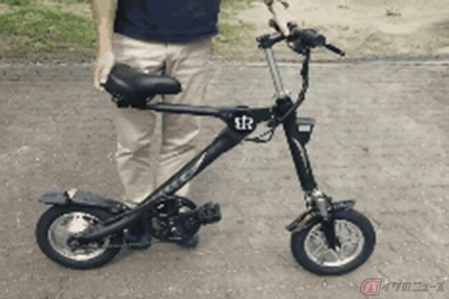 折りたたんで転がせる!? スマートすぎる折りたたみ電アシ「BORNTORUN