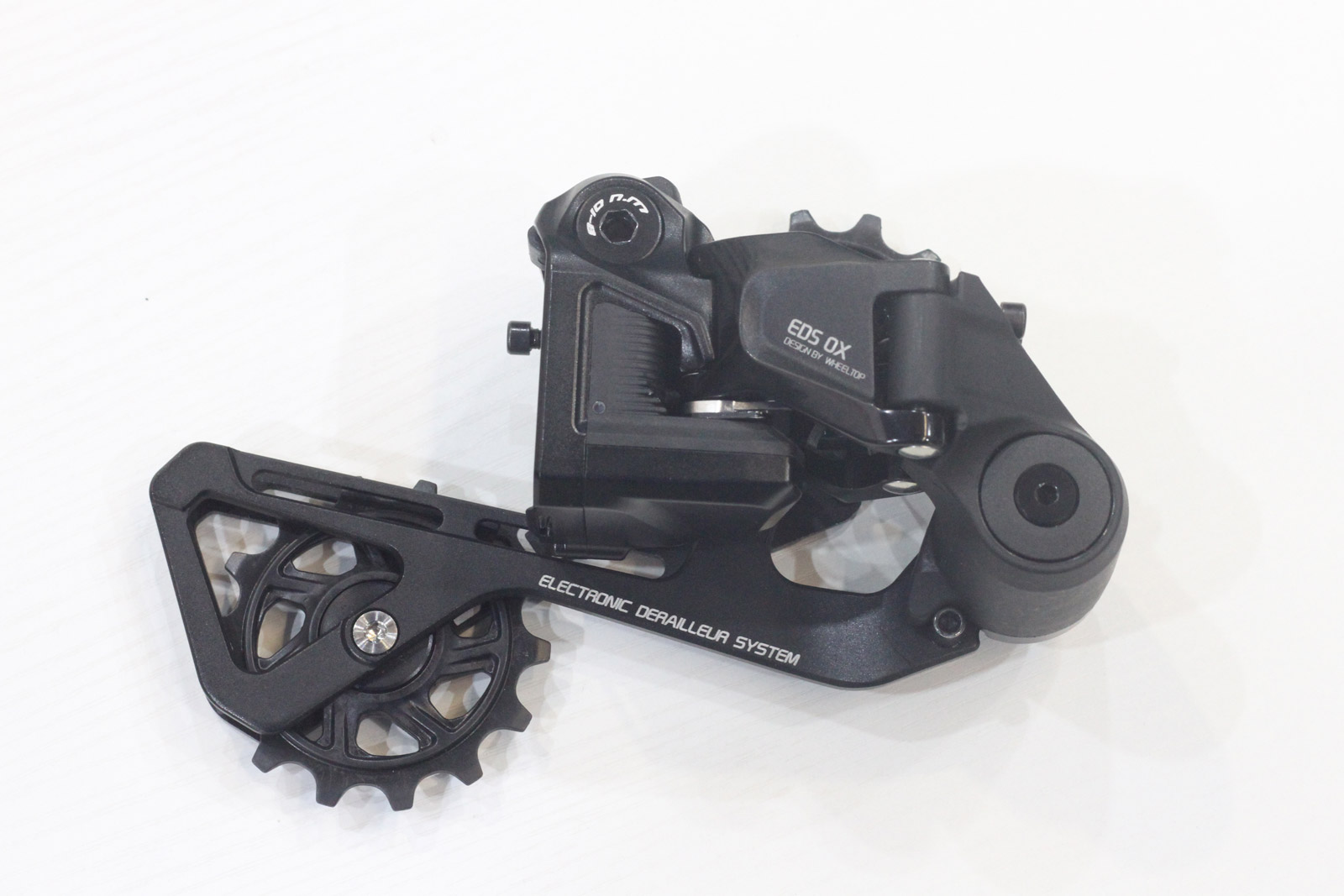 WheelTop shows Wireless MTB Drivetrain tuneable to any 7 to 12
