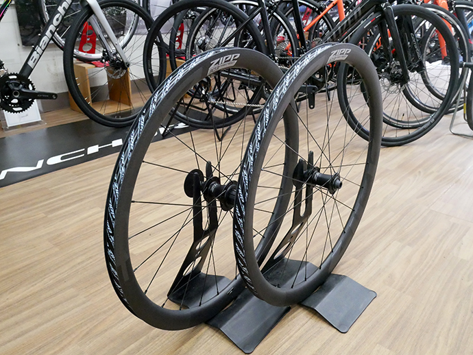 ZIPP ホイール 303 Firecrest Tubeless Disc – スポーツサイクル