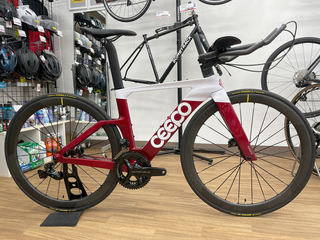 トライアスリートのための究極のエアロバイク CEEPO KATANA – スポーツ