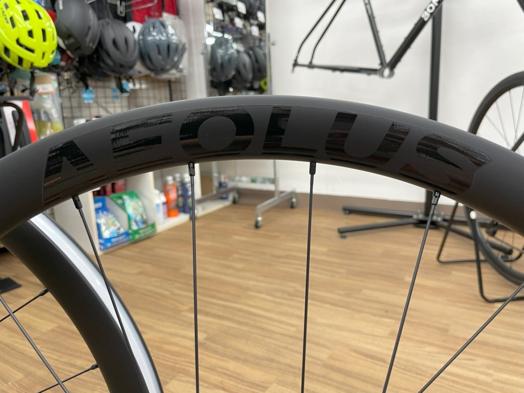 グラベルやロングライドにおすすめ ボントレガー Aeolus Elite 35V TLR