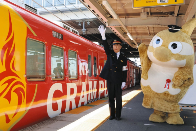 グランパスのラッピング列車、名鉄三河線で運行 来月5日まで：ニュース