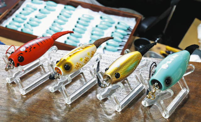 新年「運」をつり上げよう 鈴鹿・ルアー形お守りの製作着々 ：ニュース