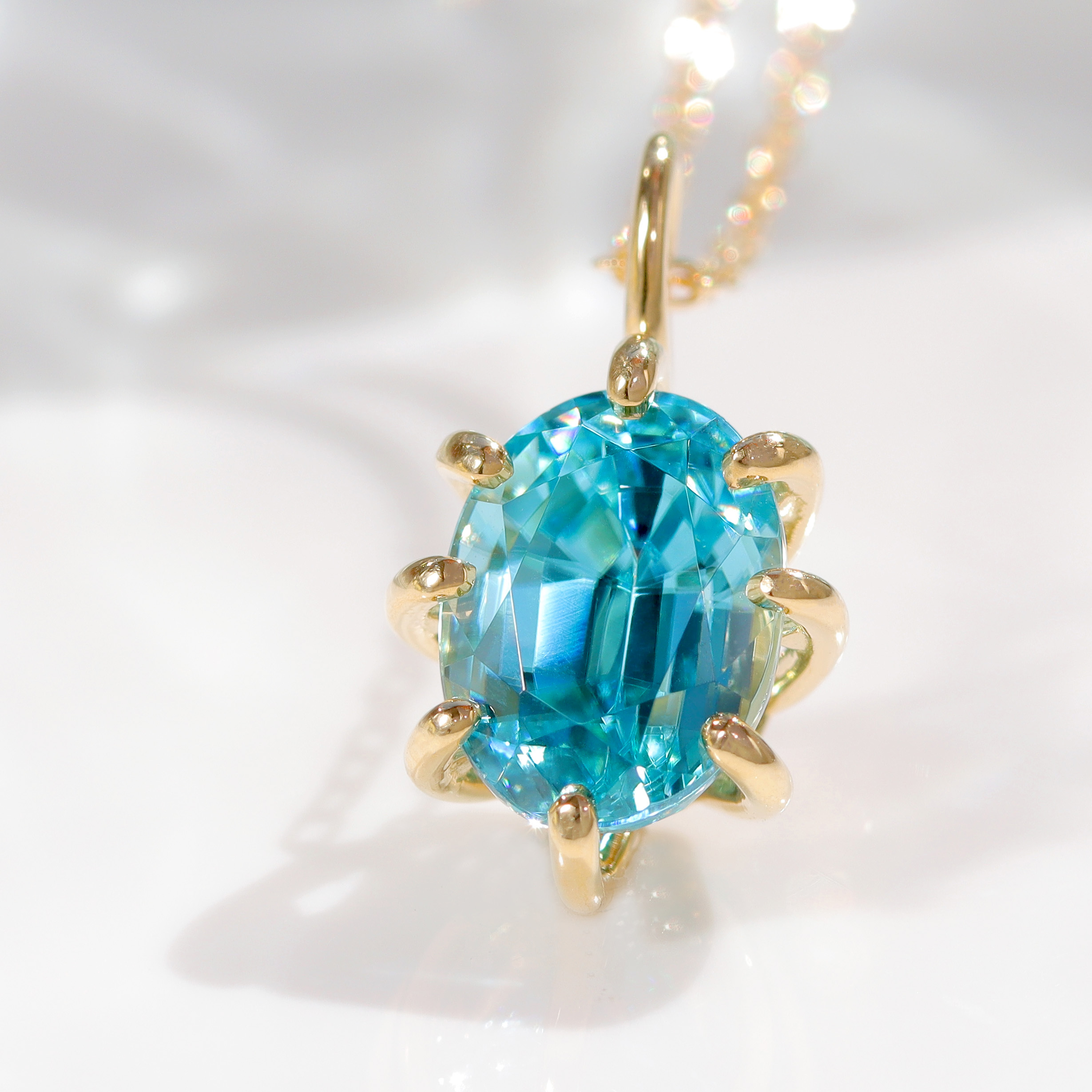 ビズー公式】ブルージルコン K18(18金) ペンダントトップ セパージュ