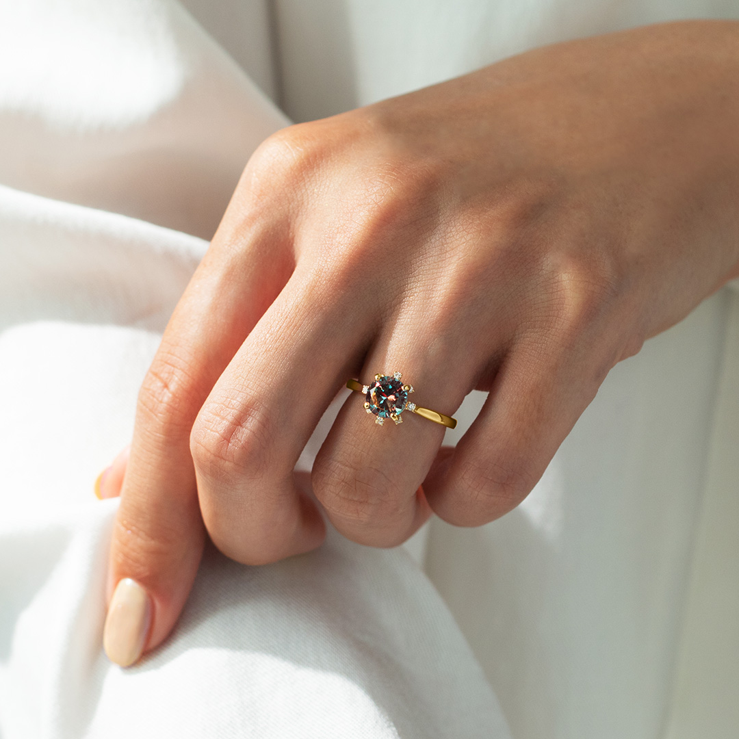 ビズー公式】アレキサンドライト(ラボグロウン) K18/PTリング