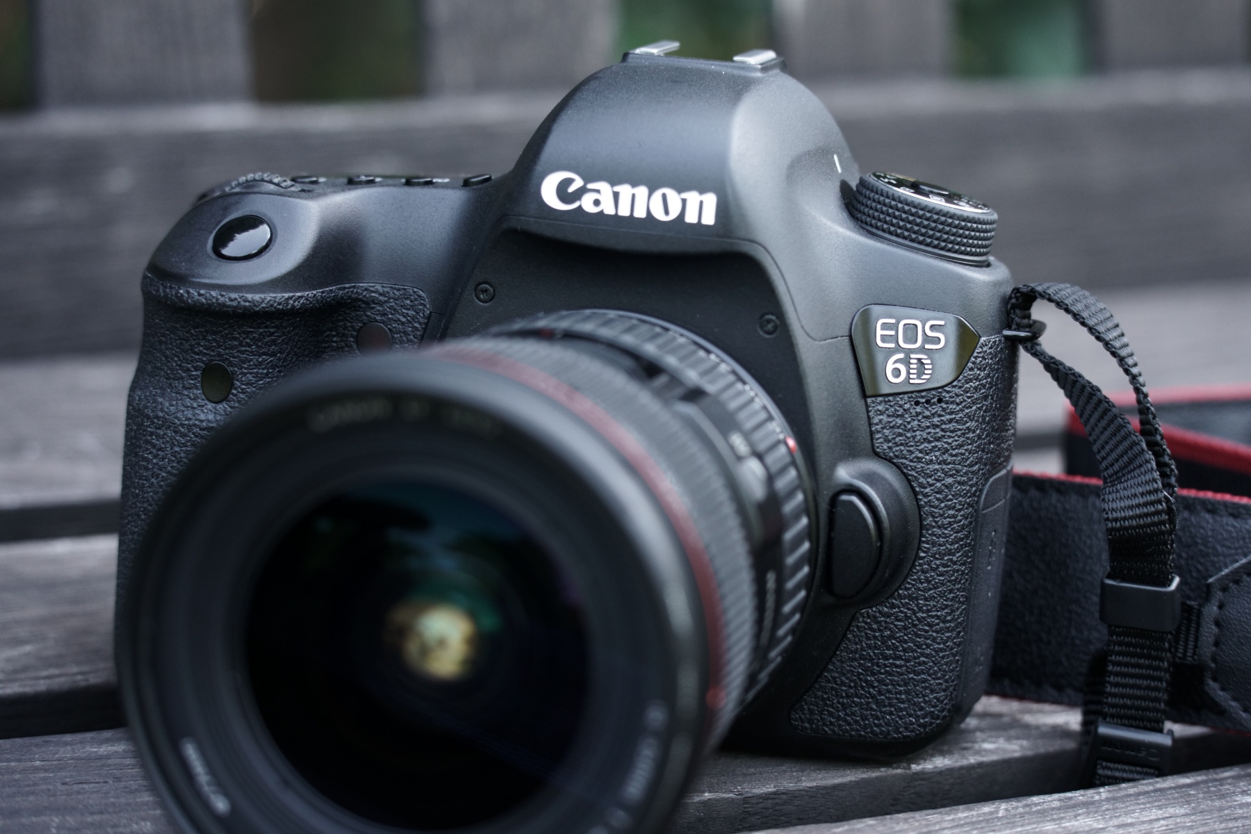 いまさらEOS 6D？中古一眼レフの価値と魅力、そして未来を考える