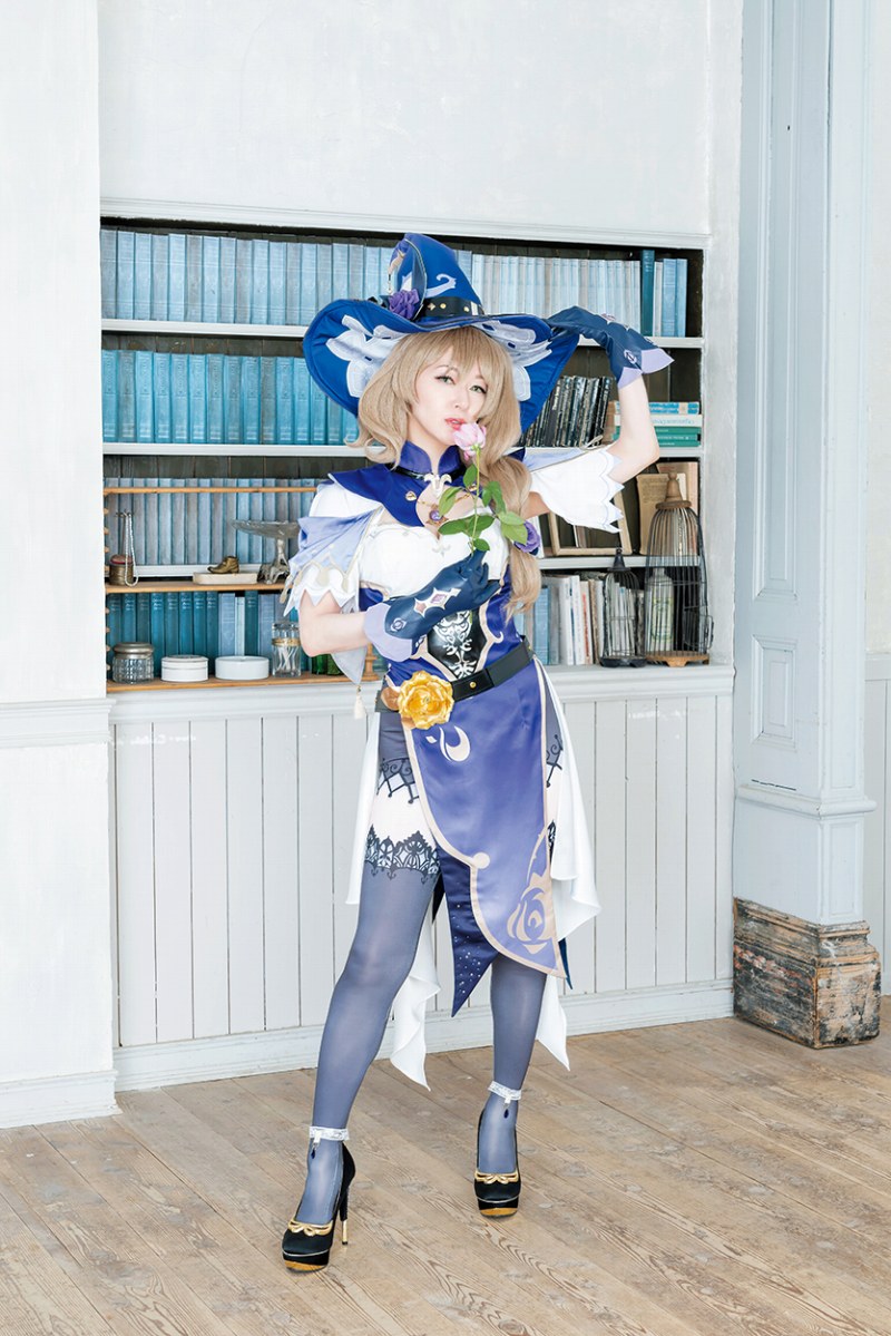 人気声優の田中理恵が魅せるキャラクターのコスプレで非日常の