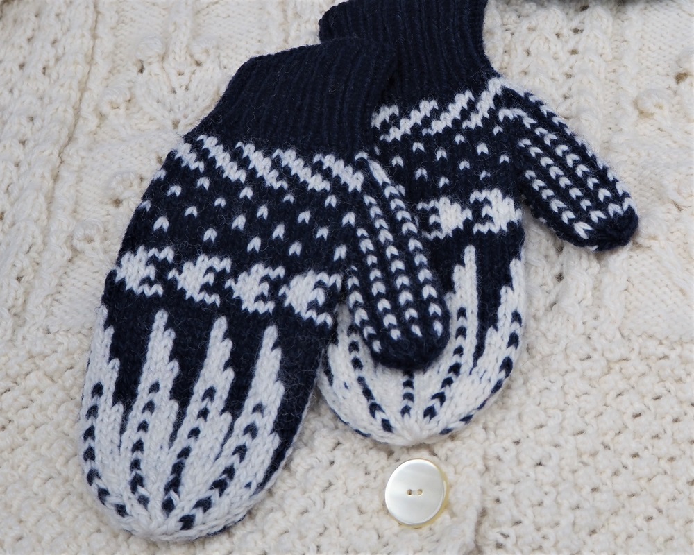 ほぼ日」で人気のニットデザイナー・三國万里子さんが「記憶の糸」で