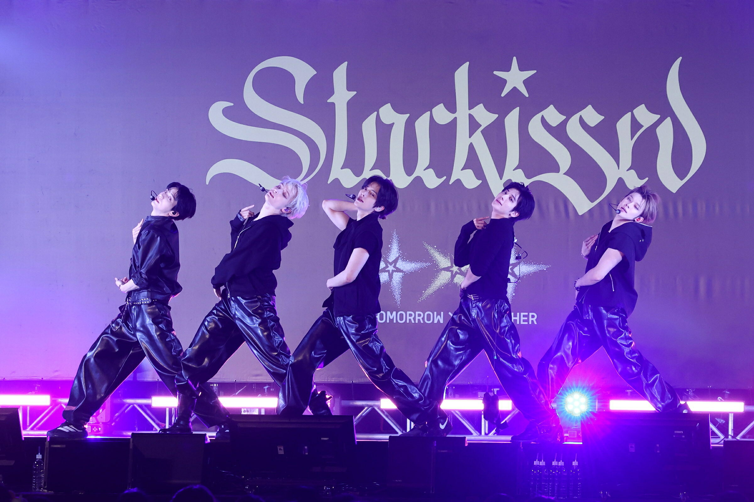 TXT、5大ドームツアーをサプライズ発表！ 圧巻のパフォーマンスで魅せ