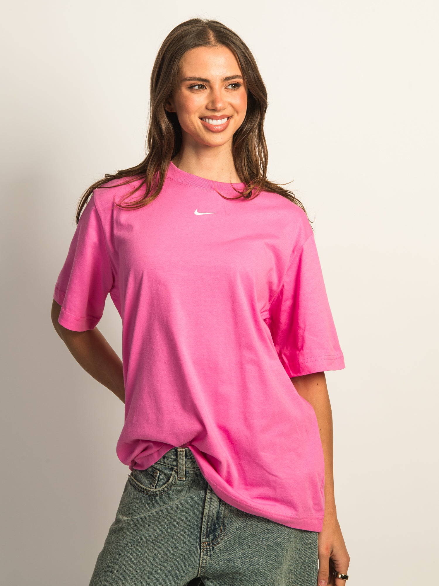 NIKE SPORTSWEAR ESSENTIALS T-SHIRT - PINK