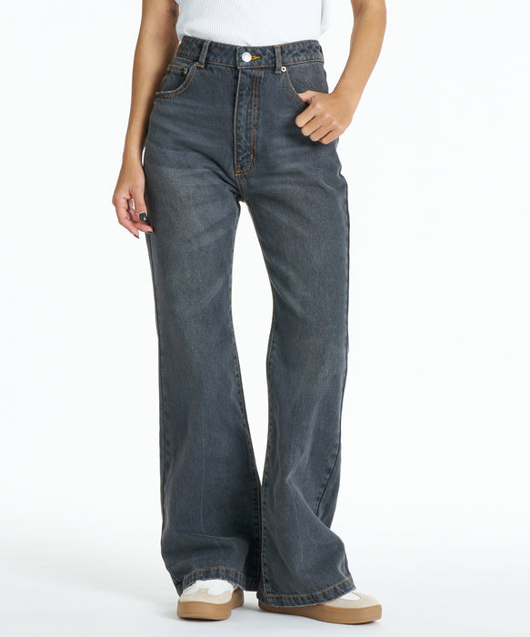 ROXY ウィメンズ SALTY FLARE DENIM フレアデニムパンツ 【2026年春夏