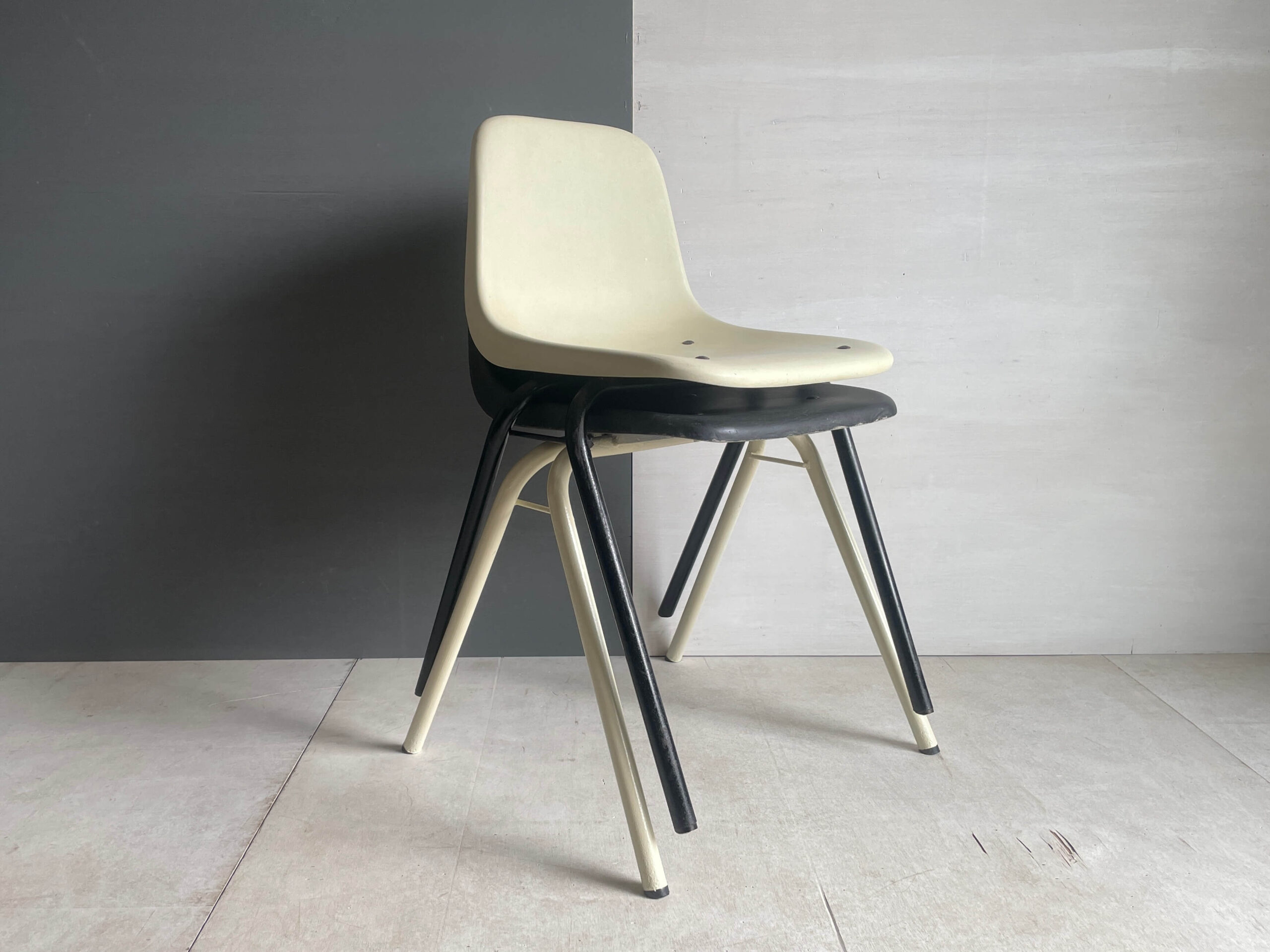 No.10672「コトブキ スタッキング チェア 2脚セット：FRP×スチール