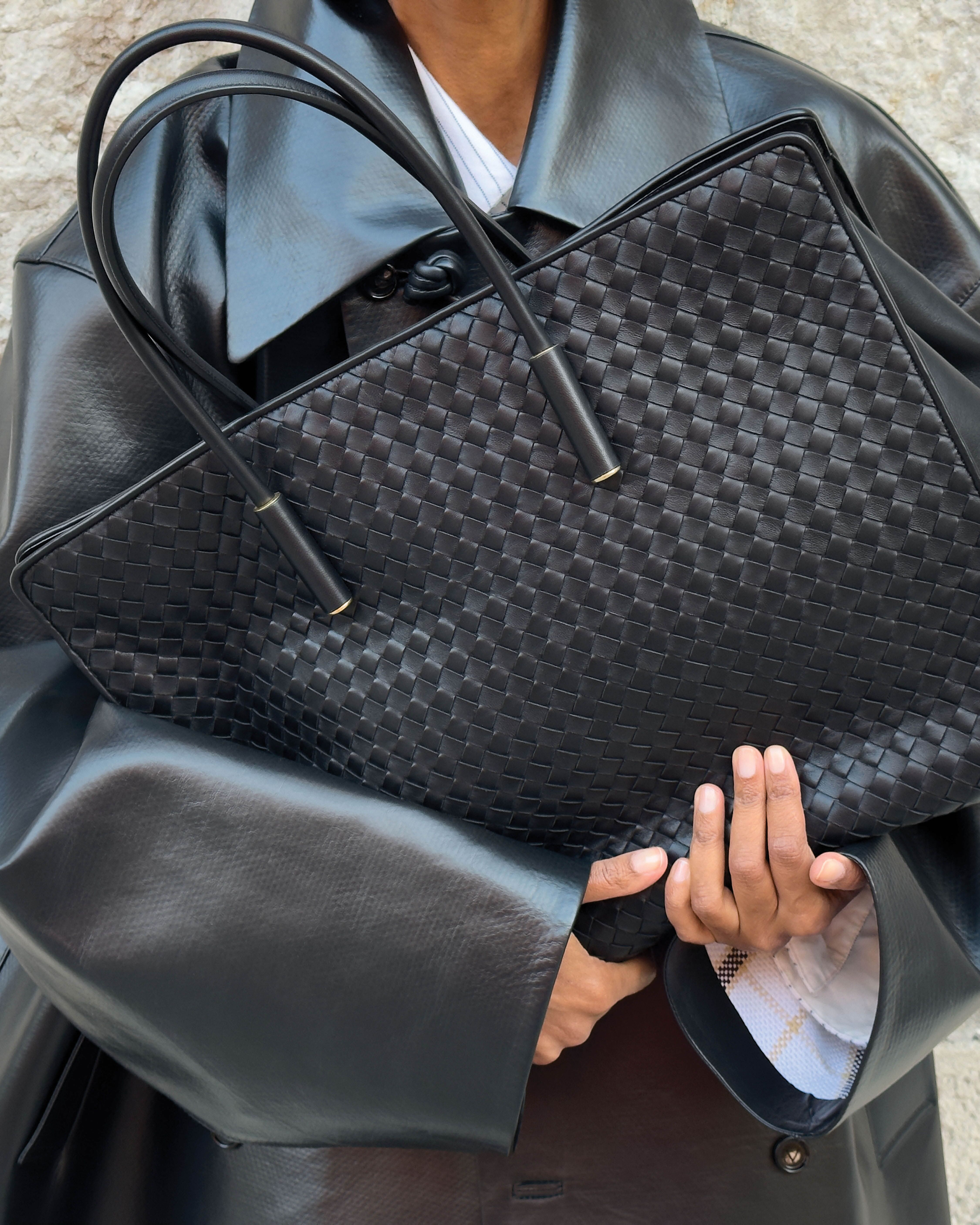 イントレチャート パスポートケース のために メンズ で ブラック