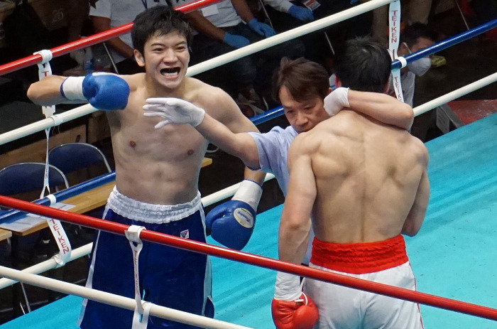 浪速のロッキー”の長男、赤井英五郎は初陣飾れず 苦い初回TKO負け