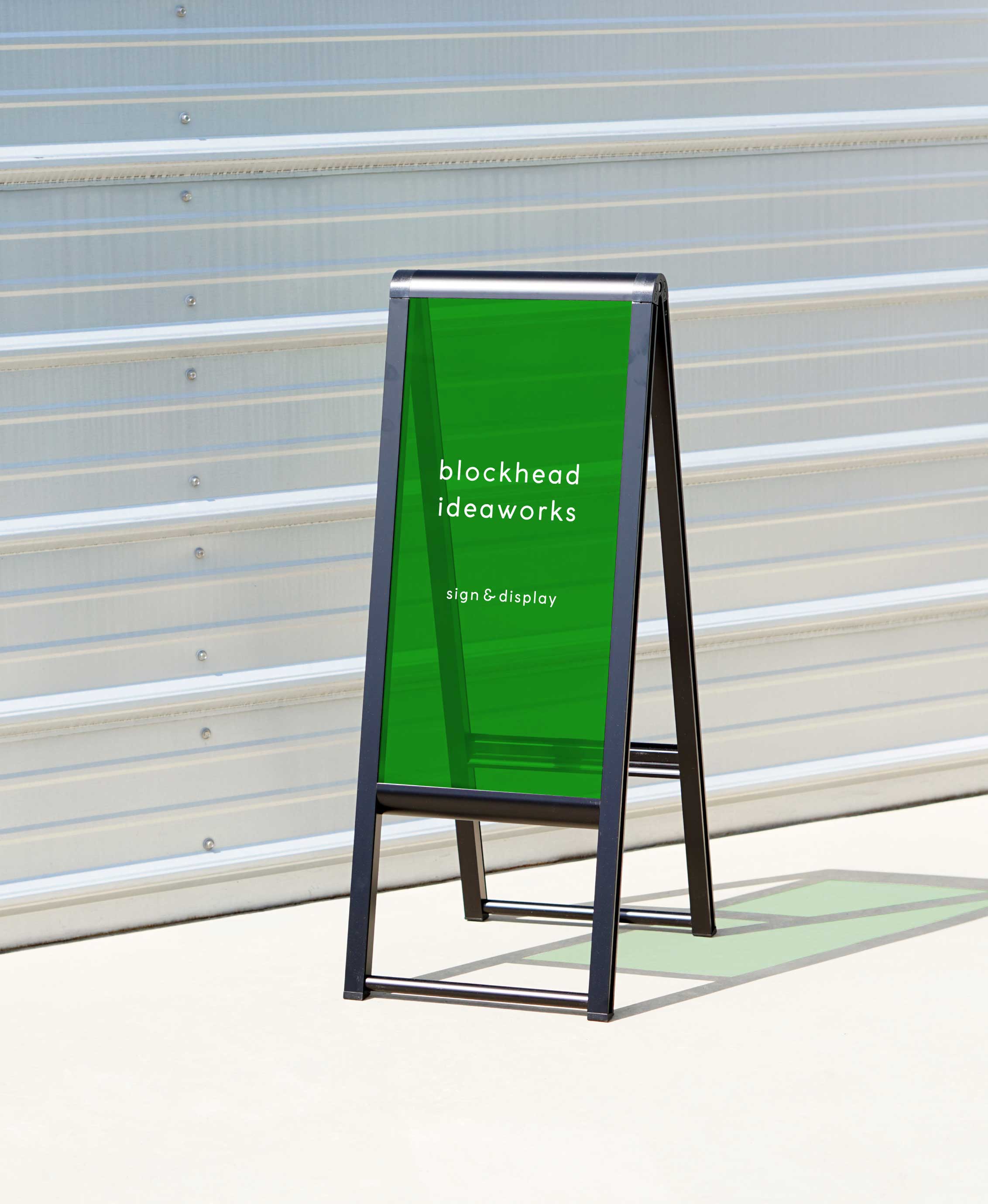 クリア感がおしゃれなアクリルスタンドサイン_折りたたみ看板 – 看板の