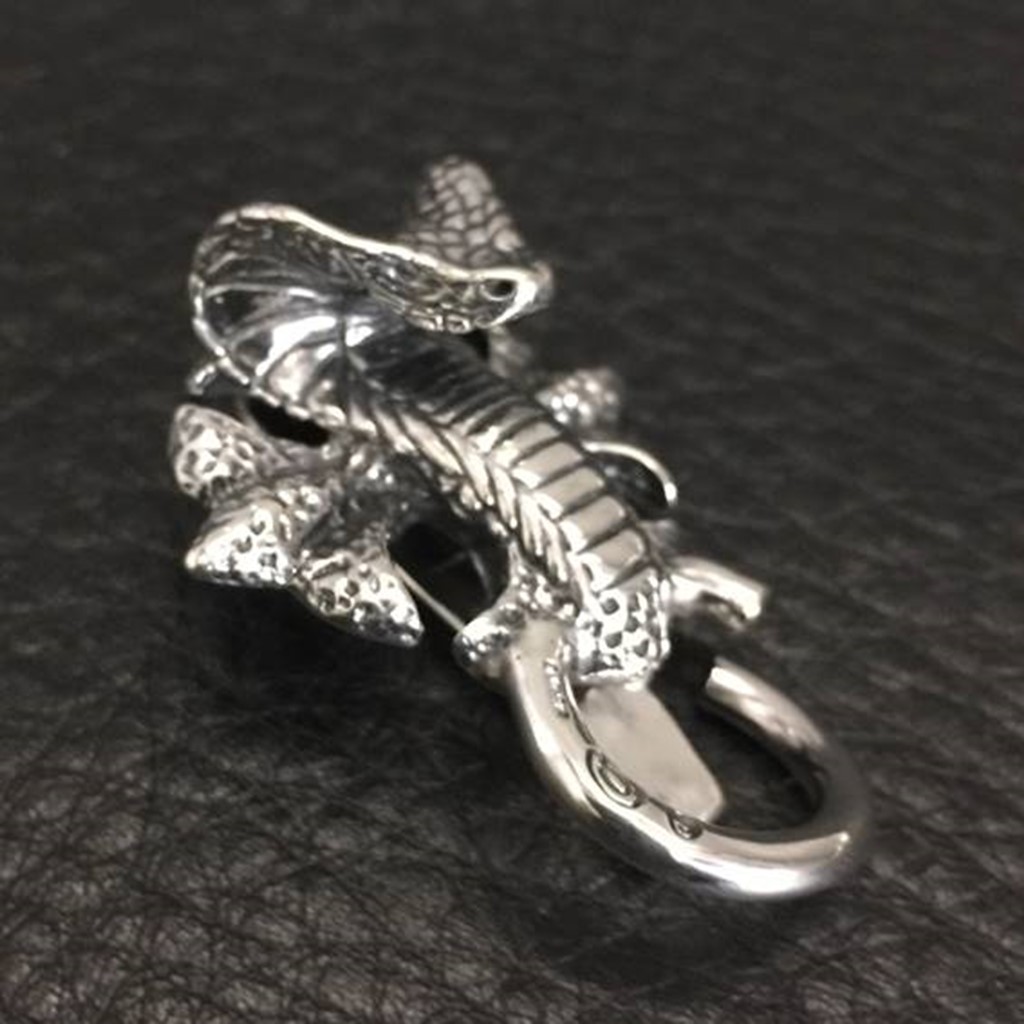 SKKIN ロイヤル コブラ チゼルド ゴシック クロス キーパー