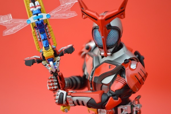 S.H.Figuarts（真骨彫製法） 仮面ライダーカブト ハイパーフォーム