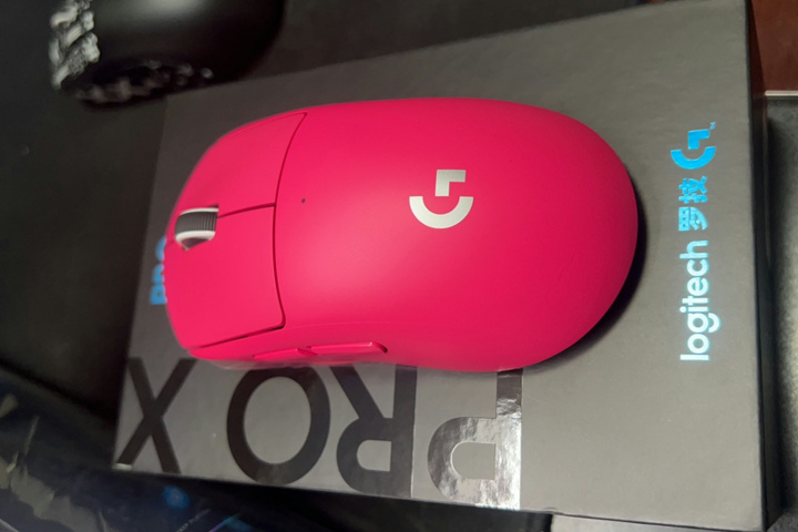 ロジクール、超軽量ワイヤレスゲーミングマウスの限定ピンクモデル