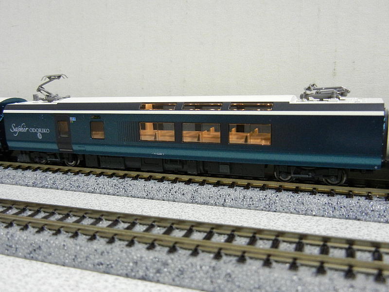 KATO製E261系サフィール踊り子8両セットに室内灯を装備しました