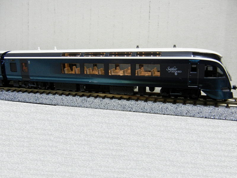 KATO製E261系サフィール踊り子8両セットに室内灯を装備しました
