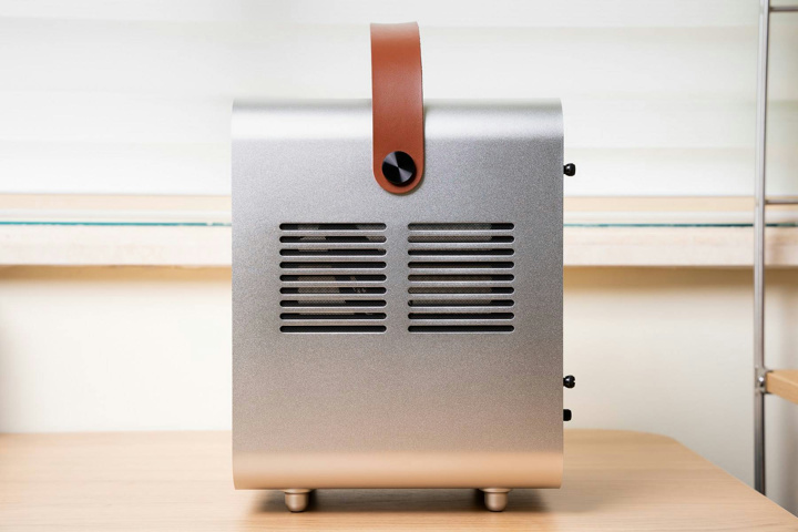 JONSPLUS、B&Oがモチーフ？のスタイリッシュでコンパクトなMini-ITX PC