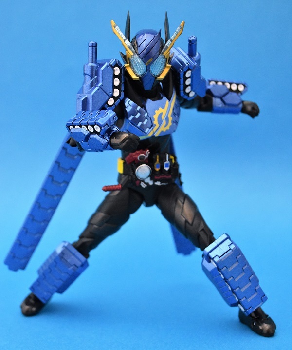 S.H.Figuarts 仮面ライダービルド タンクタンクフォーム | 魂の玩具箱