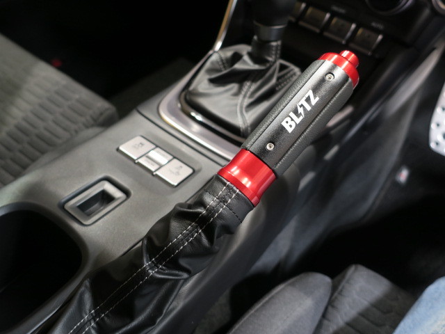GR86(ZN8)にブリッツ ハンドブレーキカバー装着 | タイヤエイト刈谷店
