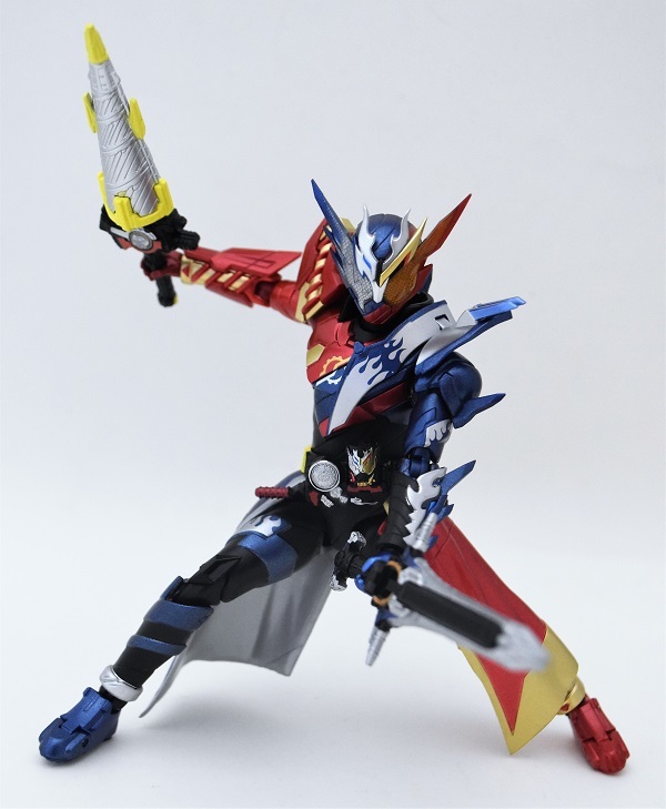 S.H.Figuarts 仮面ライダービルド クローズビルドフォーム | 魂の玩具箱