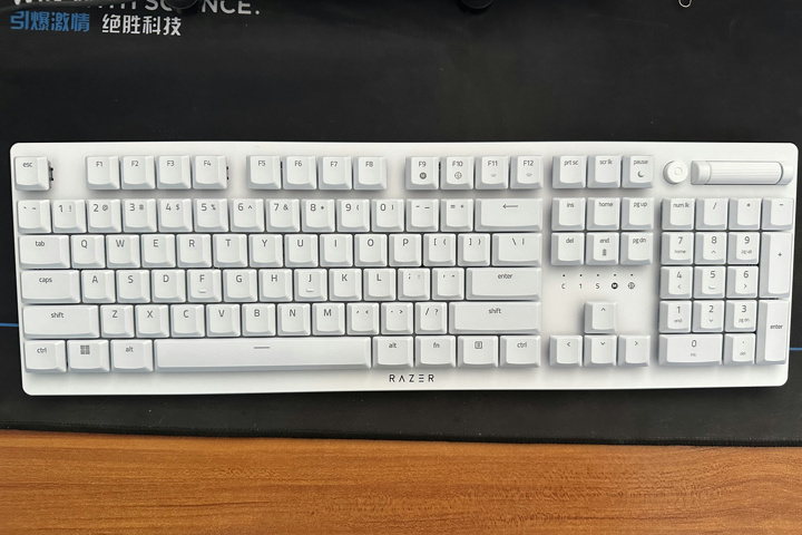 Razer、製品が出回りだした薄型ゲーミングメカニカルキーボードの