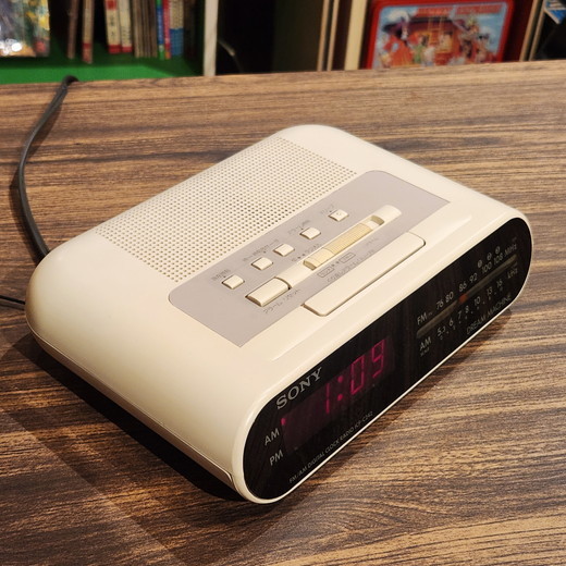 昭和レトロなSONY デジタルクロックラジオ ICF-C242 - [Sold Out]過去