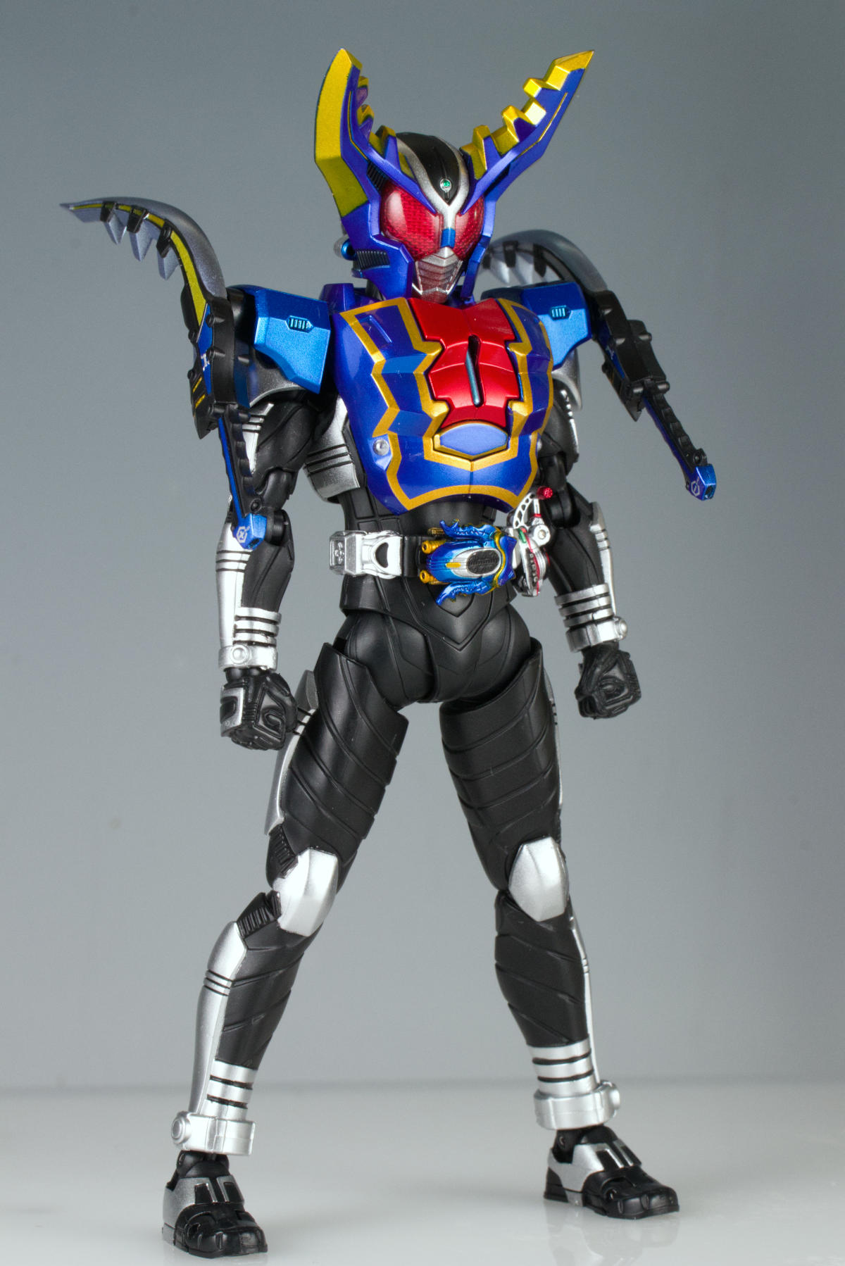 S.H.Figuarts 真骨彫製法 仮面ライダーガタックハイパーフォーム ミニ