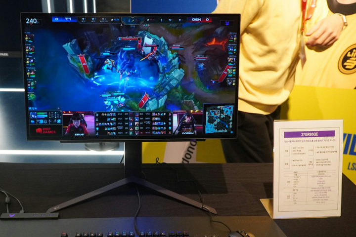 LG、日本発売が決まった世界初となる26.5インチ WQHD OLEDパネルで