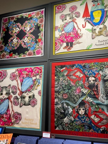 奇幻動物森林」樋口裕子（ヒグチユウコ）展の展示と限定グッズ＠中正