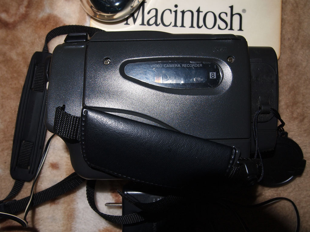 SANYO 8mmVIDEO CAMERA Point Shooter VM-PS102 | 電気的懐古趣味