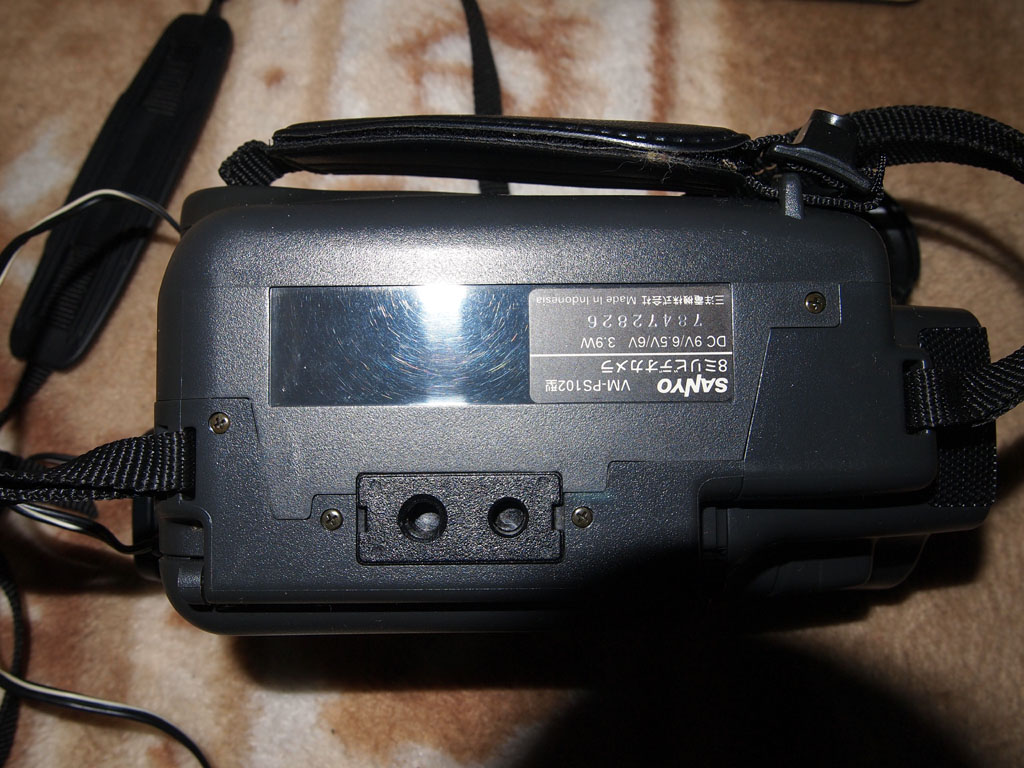 SANYO 8mmVIDEO CAMERA Point Shooter VM-PS102 | 電気的懐古趣味