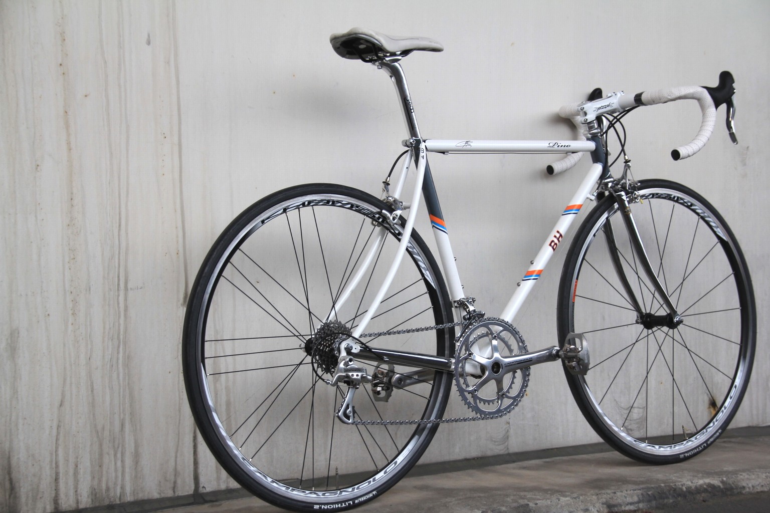 新車！】BH Pino クロモリロードバイクが完成！カンパニョーロ組 - 自転車